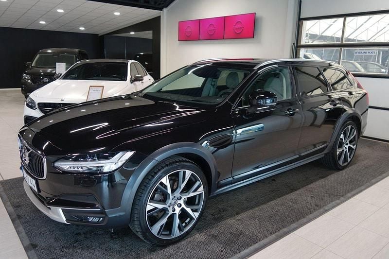 Svart Begagnad 2018 Volvo V90 CC Inscription Kombi | 324 900 kr (Bra pris) - Bild 1/4