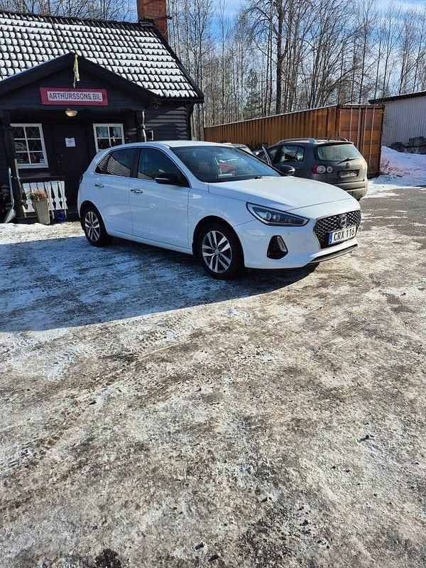 Begagnad Hyundai i30 Premium 136 HK (100 kW) 2017 Vit Halvkombi