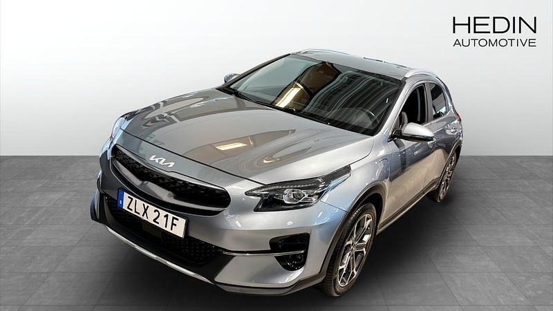 Grå (silver) Begagnad 2022 Kia XCeed Advance SUV | 249 900 kr (Marknadspris) - Bild 1/4