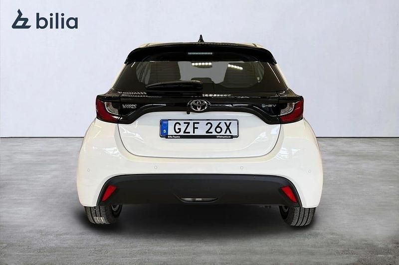 Begagnad Toyota Yaris Hybrid Active 117 HK (86 kW) 2025 Vit Halvkombi