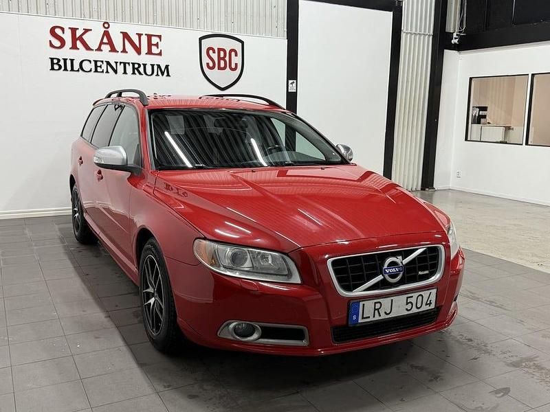 Begagnad Volvo V70 R-Design 180 HK (132 kW) 2011 Röd Kombi