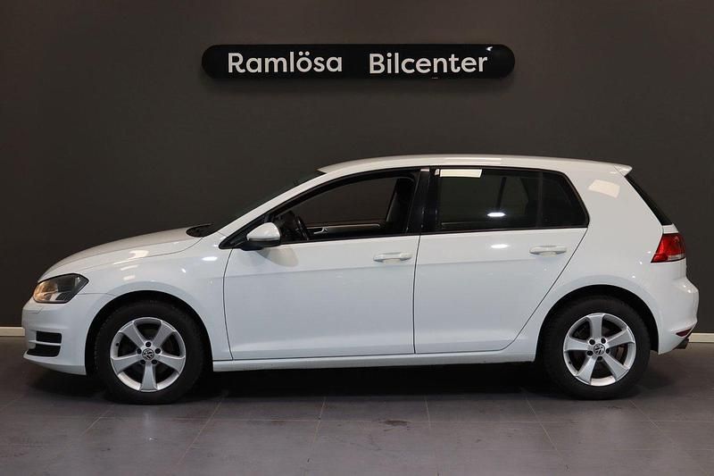 Vit Begagnad 2014 VW Golf VII Halvkombi | 74 900 kr (Marknadspris) - Bild 1/4
