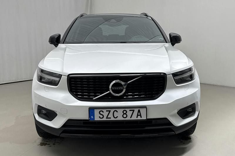 Begagnad Volvo XC40 R-Design 197 HK (144 kW) 2022 Vit SUV