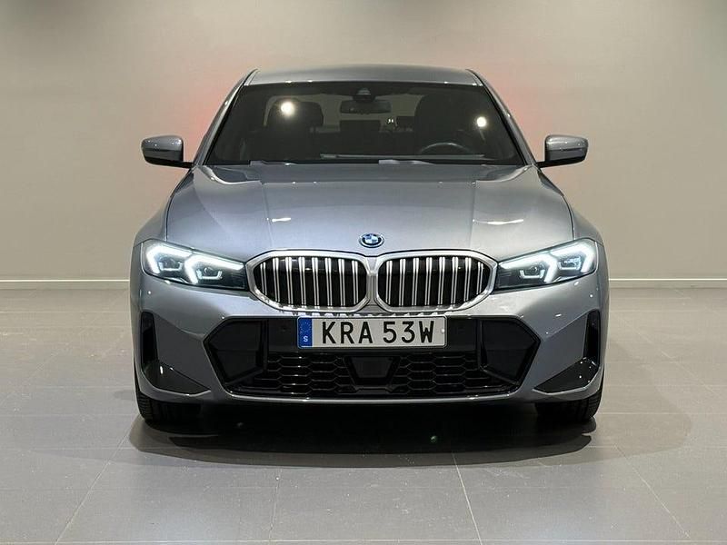 Begagnad BMW 330 M Sport 184 HK (135 kW) 2024 Skyscraper grey metallic Sedan
