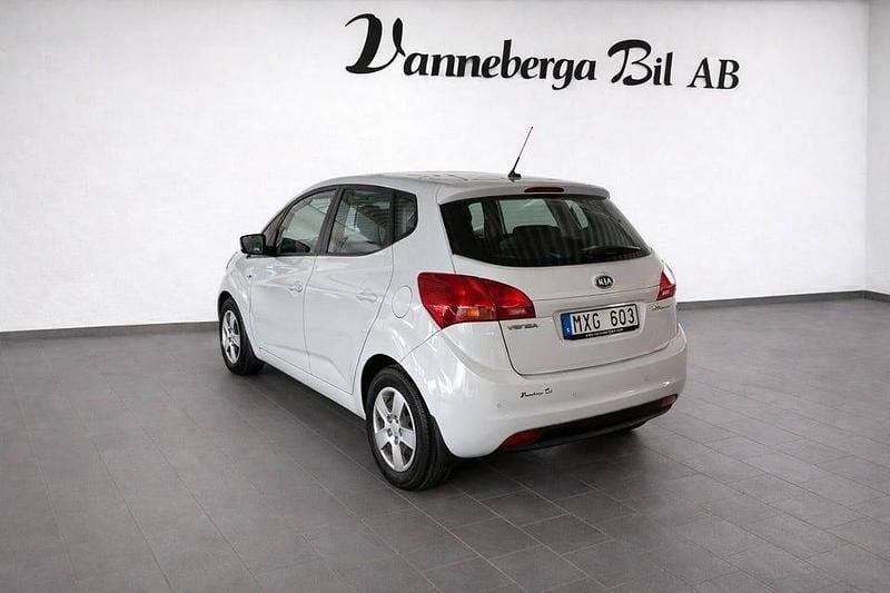 Begagnad Kia Venga 90 HK (66 kW) 2012 Vit Halvkombi