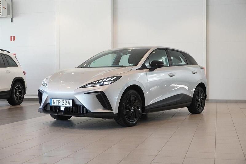 Grå Begagnad 2022 MG MG4 EV Halvkombi | 219 900 kr (Dyr) - Bild 1/4