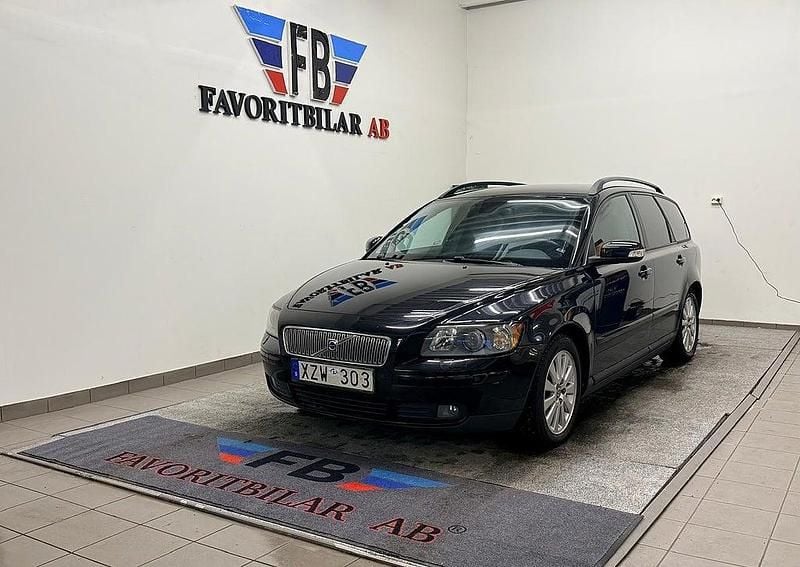 Svart Begagnad 2006 Volvo V50 Summum Kombi | 34 900 kr (Marknadspris) - Bild 1/4