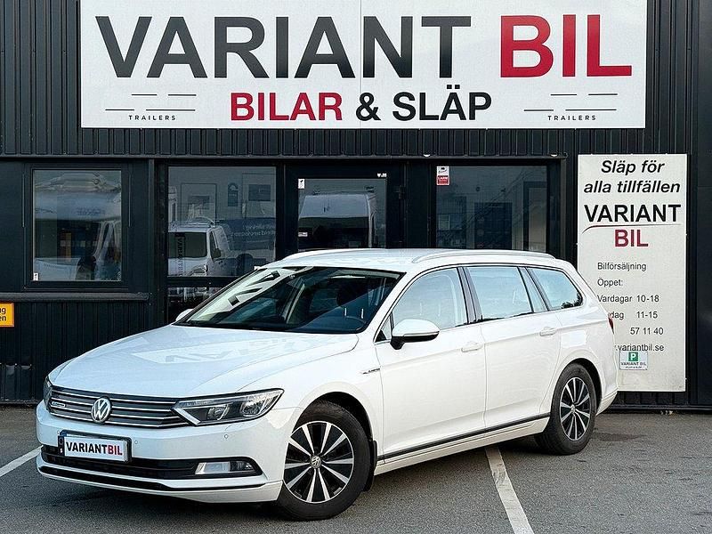 Vit Begagnad 2018 VW Passat Kombi | 149 700 kr (Marknadspris) - Bild 1/4