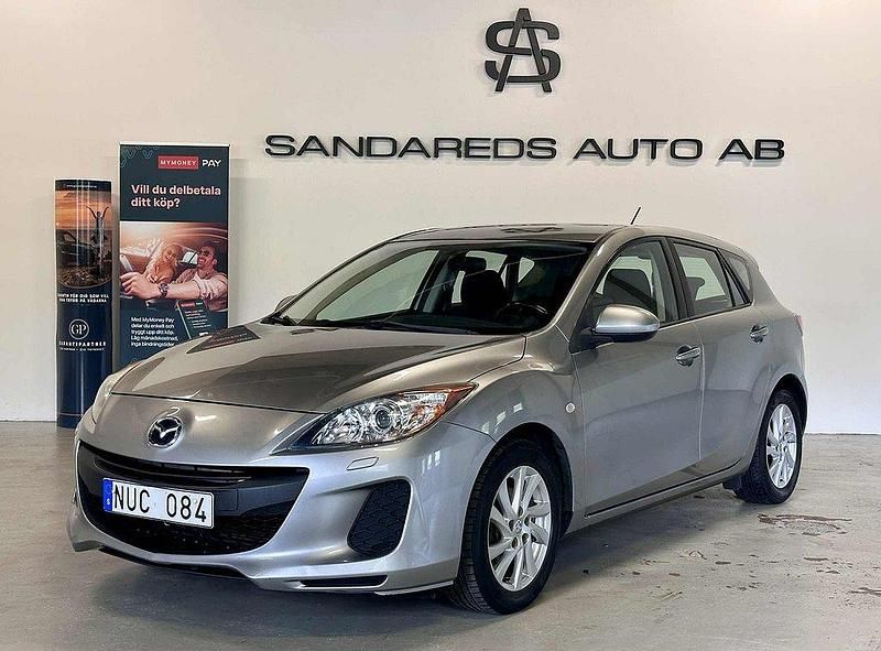 Grå Begagnad 2011 Mazda 3 Inclusive Halvkombi | 51 900 kr (Marknadspris) - Bild 1/4