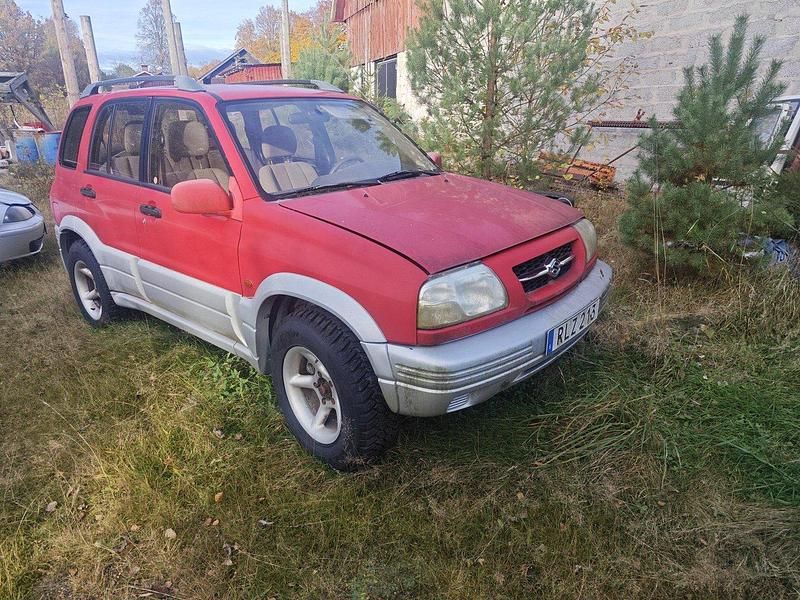 Röd Begagnad 2000 Suzuki Grand Vitara SUV | 10 000 kr - Bild 1/4