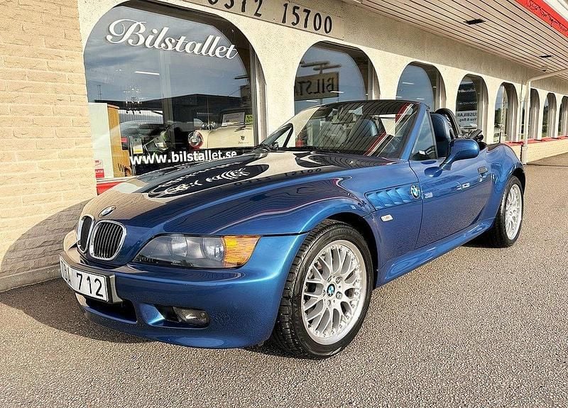 Blå Begagnad 2000 BMW Z3 Cab | 245 000 kr (Marknadspris) - Bild 1/4