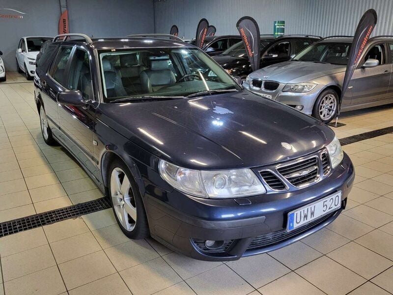Blå Begagnad 2004 Saab 9-5 Aero Kombi | 27 900 kr (Marknadspris) - Bild 1/4