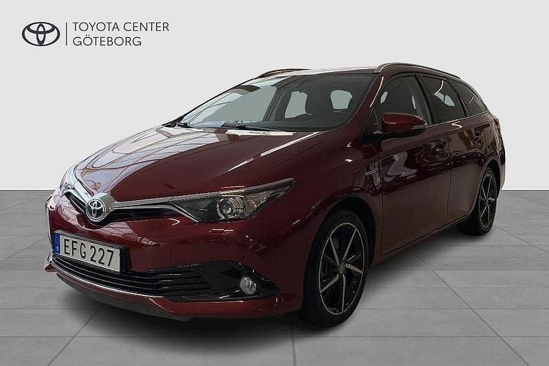 Röd Begagnad 2017 Toyota Auris Touring Sports Edition Kombi | 179 900 kr (Marknadspris) - Bild 1/4