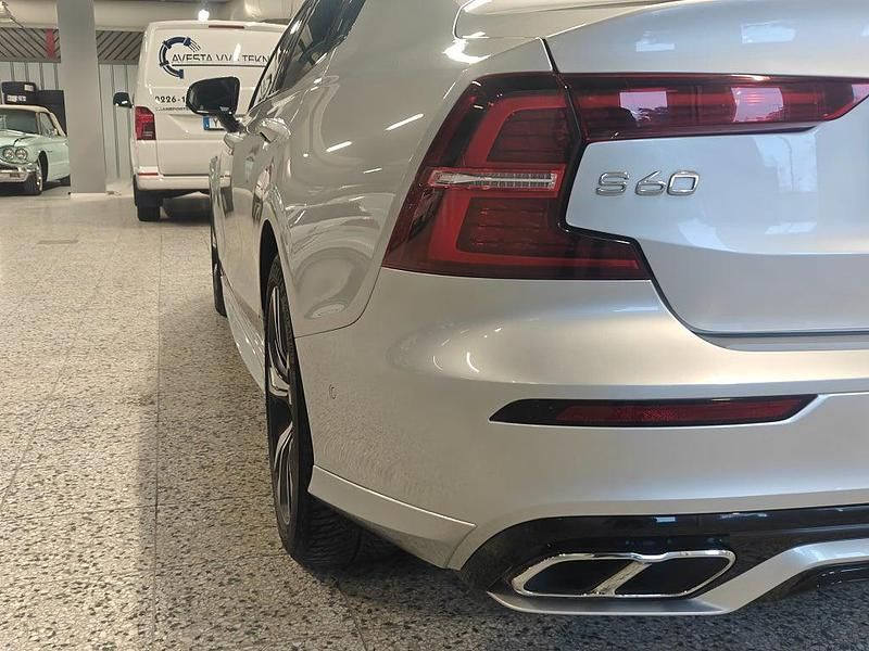 Begagnad Volvo S60 R-Design 197 HK (144 kW) 2021 Silver Sedan