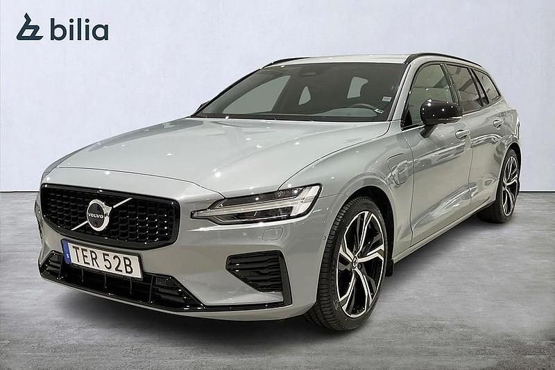 Grå Begagnad 2024 Volvo V60 Plus Kombi | 469 900 kr (Dyr) - Bild 1/3