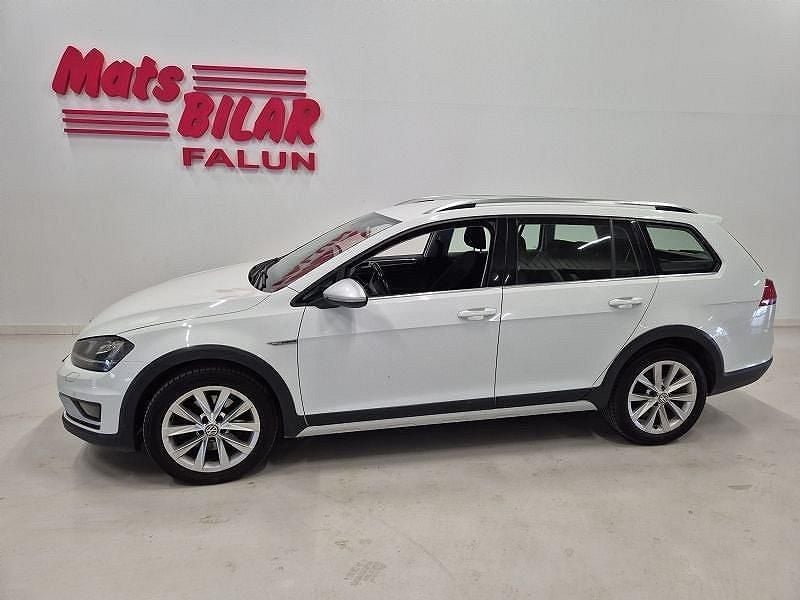 Vit Begagnad 2015 VW Golf Alltrack Kombi | 149 900 kr (Marknadspris) - Bild 1/4