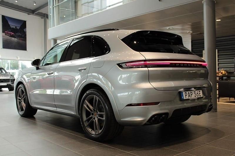 Begagnad Porsche Cayenne 305 HK (224 kW) 2025 Dolomite silver metallic SUV