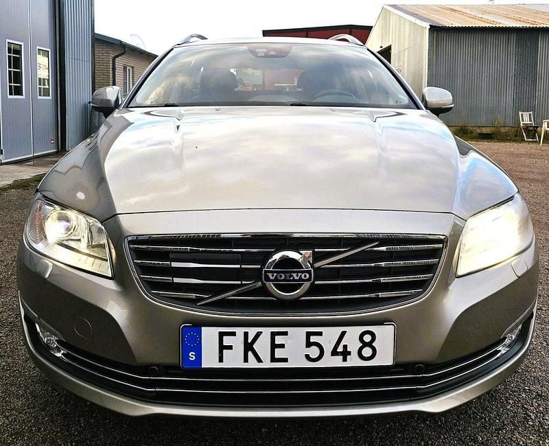 Ljusbrun (brun) Begagnad 2015 Volvo V70 Summum Kombi | 139 500 kr (Lite dyr) - Bild 1/4