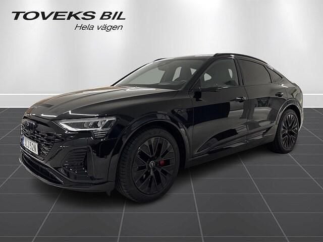Mytsvart metallic Begagnad 2024 Audi Q8 Sportback e-tron S-Line SUV | 849 000 kr - Bild 1/4