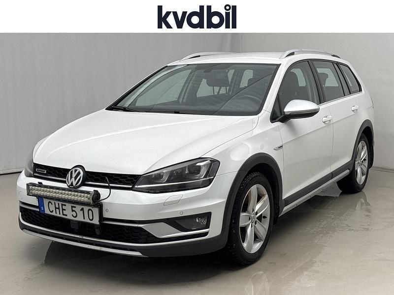 Vit Begagnad 2017 VW Golf Alltrack Kombi | 115 000 kr (Marknadspris) - Bild 1/3