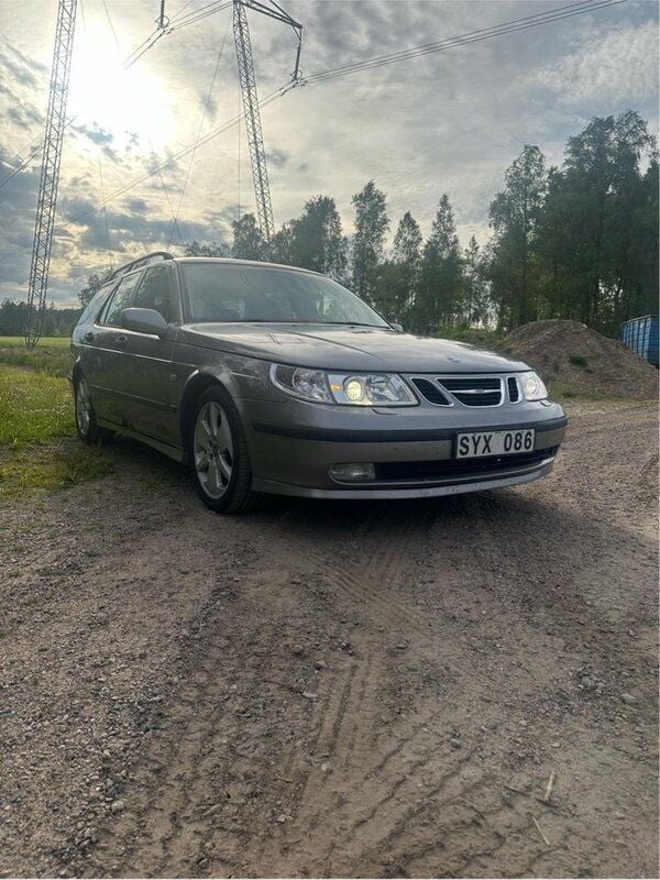 Grå Begagnad 2002 Saab 9-5 Vector Kombi | 15 000 kr (Bra pris) - Bild 1/4
