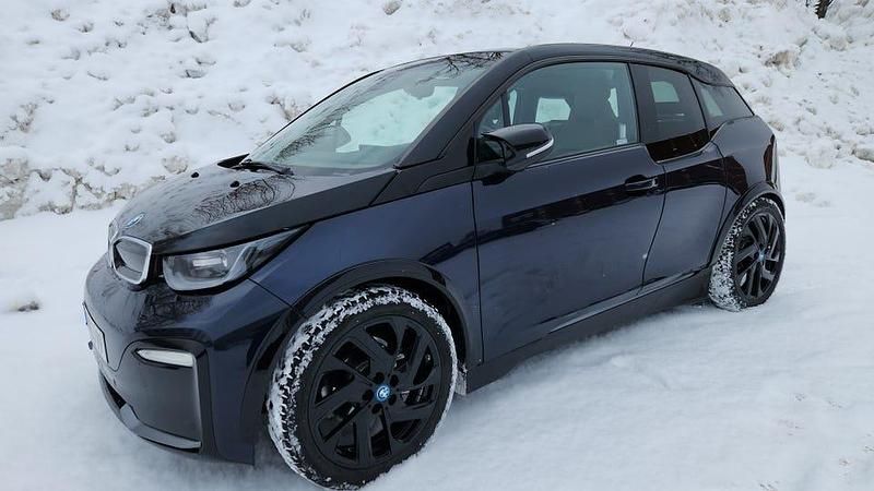 Imperial blue / frozen grey met Begagnad 2018 BMW i3 Halvkombi | 169 000 kr (Lite dyr) - Bild 1/4