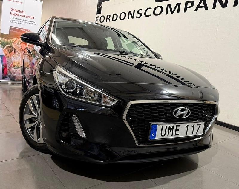 Begagnad Hyundai i30 Comfort 140 HK (102 kW) 2017 Svart Halvkombi