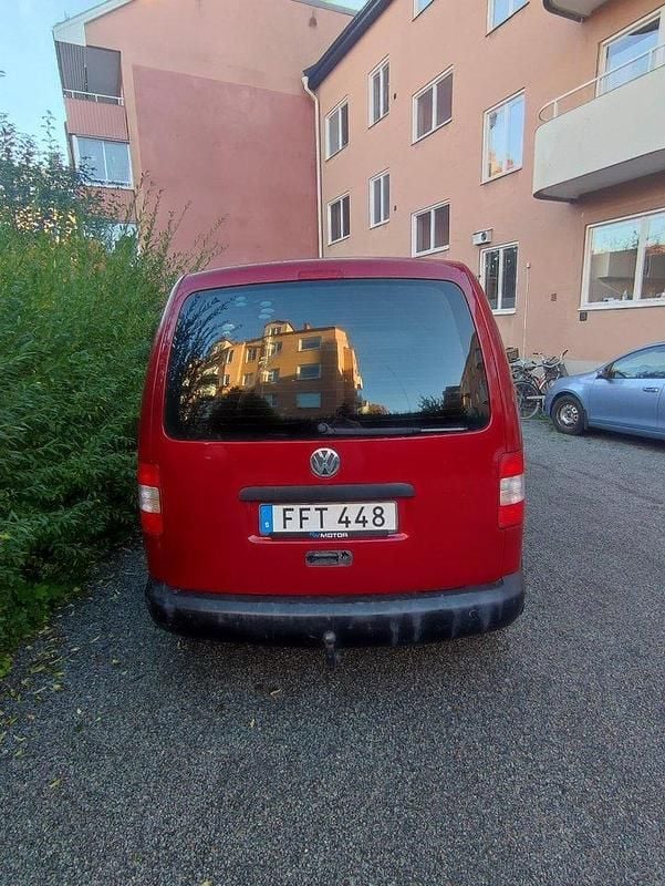 Röd Begagnad 2007 VW Caddy Minibuss | 38 000 kr (Marknadspris) - Bild 1/4