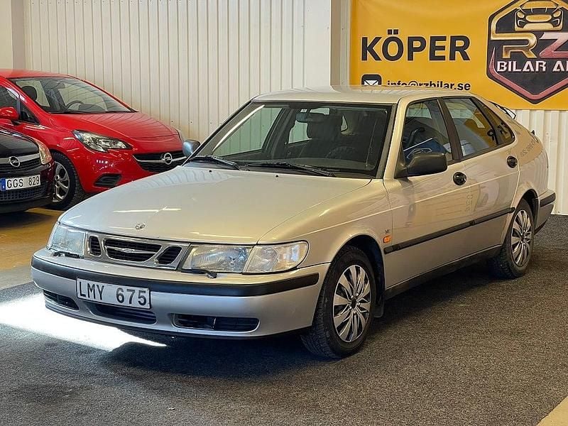 Begagnad Saab 9-3 131 HK (96 kW) 1999 Grå Halvkombi