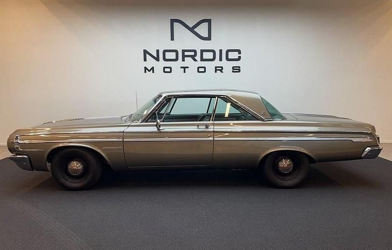 Ljusbrun Begagnad 1964 Dodge Polara Sportkupé | 595 000 kr - Bild 1/4