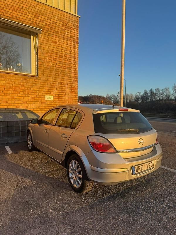 Begagnad Opel Astra 105 HK (77 kW) 2005