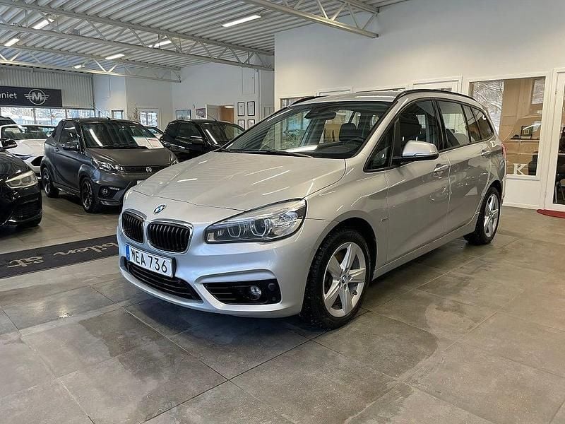 Begagnad BMW 220 Gran Tourer Sport Line 190 HK (139 kW) 2016 Silver Minibuss