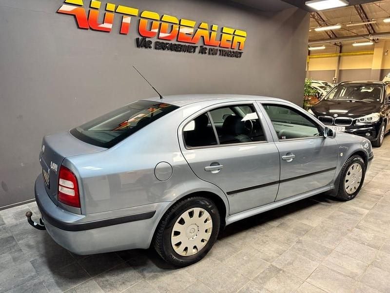 Begagnad Skoda Octavia Tour 102 HK (75 kW) 2004 Mörkgrå Halvkombi