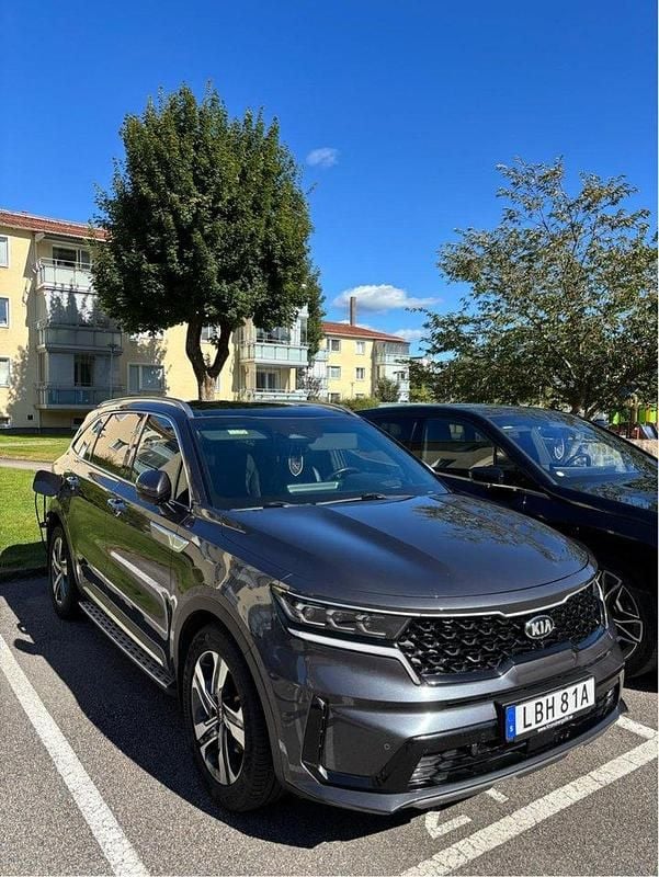 Grå Begagnad 2021 Kia Sorento Advance SUV | 379 500 kr (Bra pris) - Bild 1/4