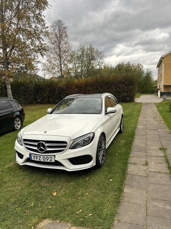 Vit Begagnad 2018 Mercedes C220 AMG line Kombi | 192 000 kr (Marknadspris) - Bild 1/4