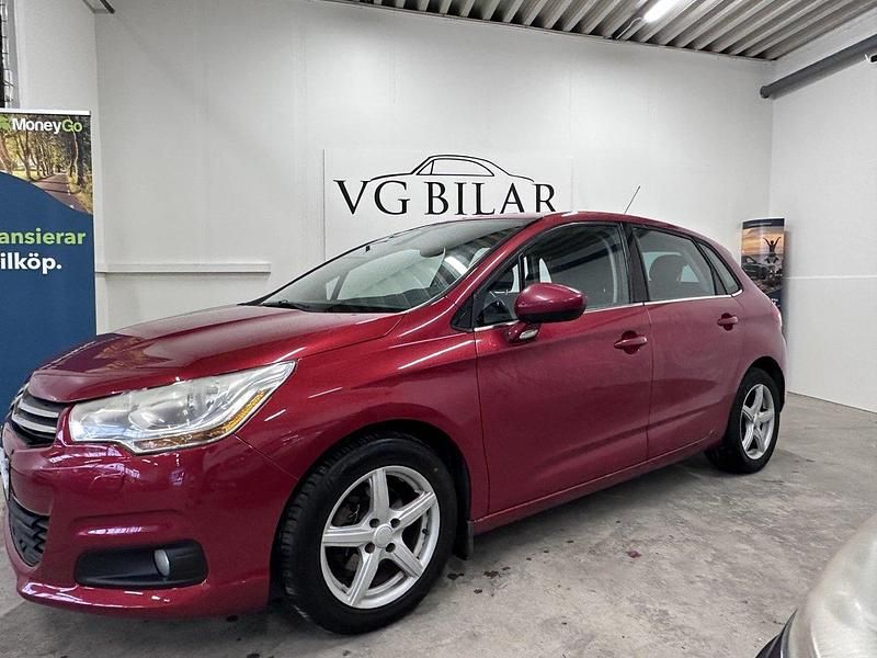 Röd Begagnad 2012 Citroën C4 Halvkombi | 47 000 kr (Marknadspris) - Bild 1/4