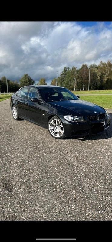 Svart Begagnad 2008 BMW 320 Comfort Edition Sedan | 95 000 kr (Marknadspris) - Bild 1/4