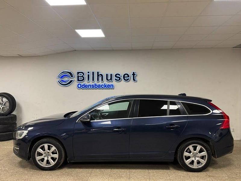 Begagnad Volvo V60 Momentum 163 HK (119 kW) 2014 Blå Kombi