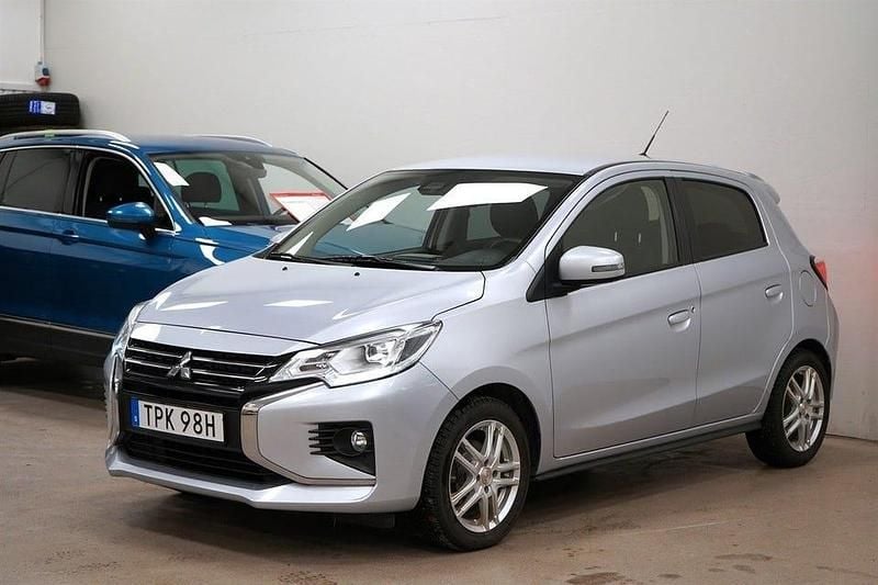 Silvermetallic Begagnad 2022 Mitsubishi Space Star Halvkombi | 129 900 kr (Marknadspris) - Bild 1/4