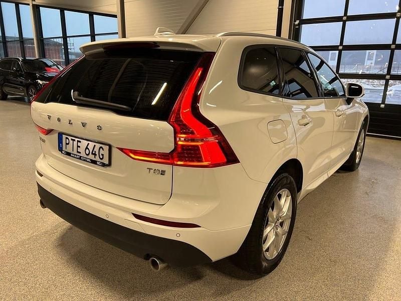 Begagnad Volvo XC60 Momentum 392 HK (288 kW) 2020 Vit SUV