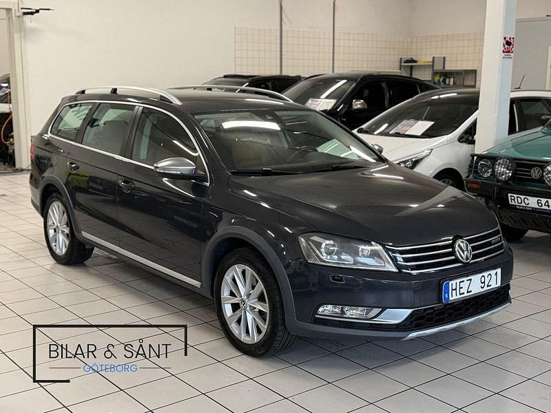 Mörkgrå Begagnad 2013 VW Passat Alltrack Kombi | 127 900 kr (Marknadspris) - Bild 1/4