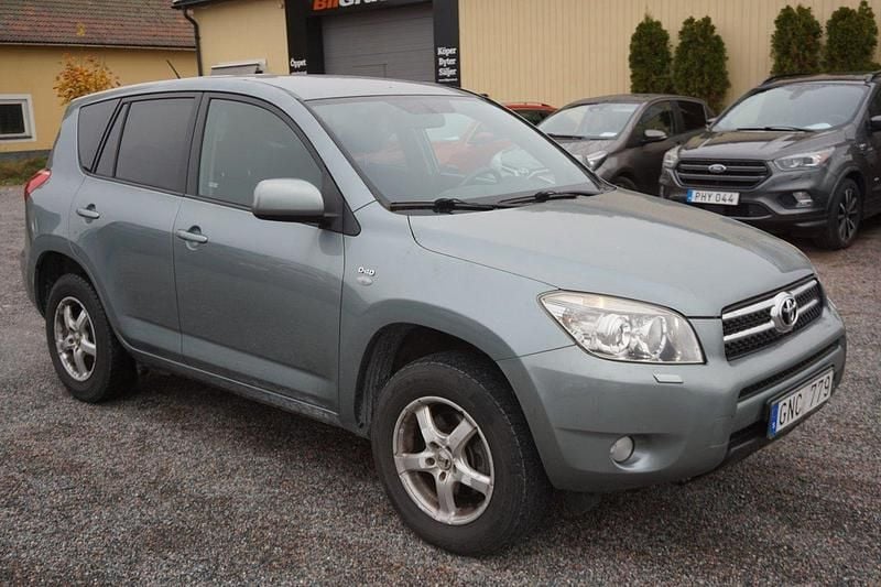 Ljusgrön Begagnad 2007 Toyota RAV4 SUV | 89 900 kr (Marknadspris) - Bild 1/4