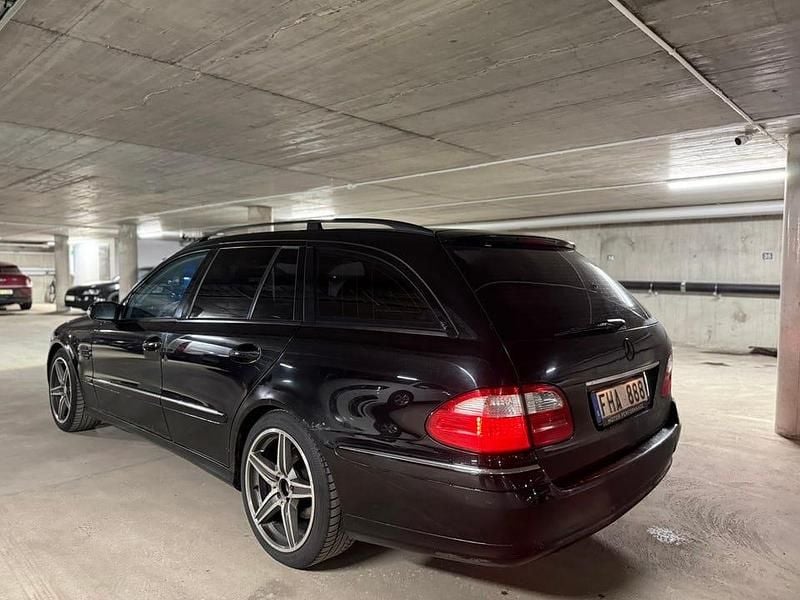 Begagnad Mercedes E500 306 HK (225 kW) 2004