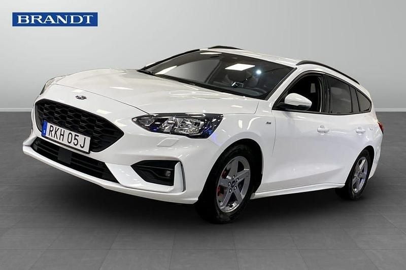 Vit Begagnad 2022 Ford Focus ST-Line Kombi | 198 700 kr (Marknadspris) - Bild 1/4