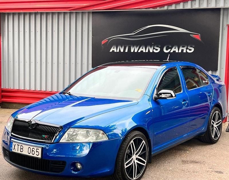 Blå Begagnad 2006 Skoda Octavia RS Halvkombi | 47 800 kr (Dyr) - Bild 1/4