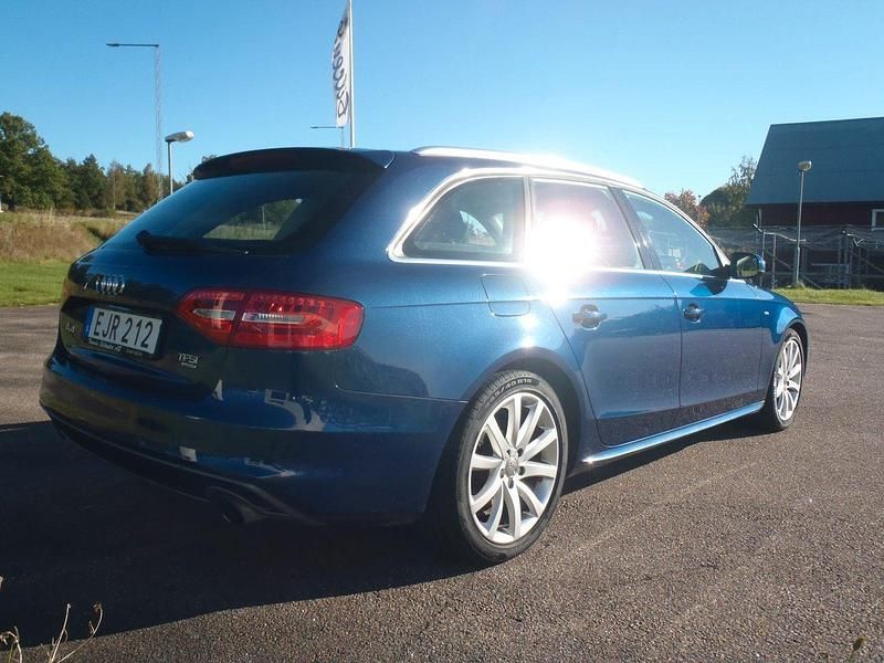 Begagnad Audi A4 S-Line 180 HK (132 kW) 2014 Blå Kombi