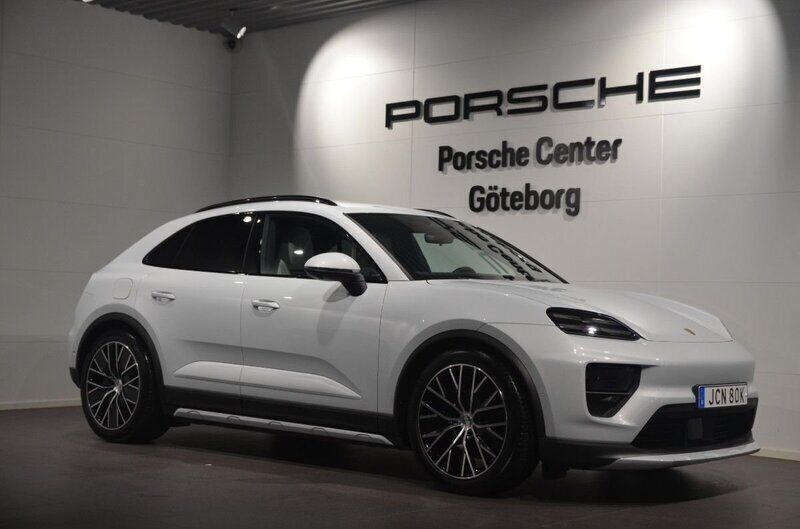 Ljusröd (grey) Ny 2025 Porsche Macan SUV | 1 186 300 kr (Marknadspris) - Bild 1/4