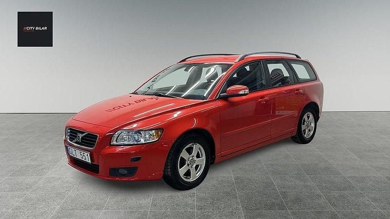 Röd Begagnad 2007 Volvo V50 Momentum Kombi | 34 900 kr (Marknadspris) - Bild 1/4