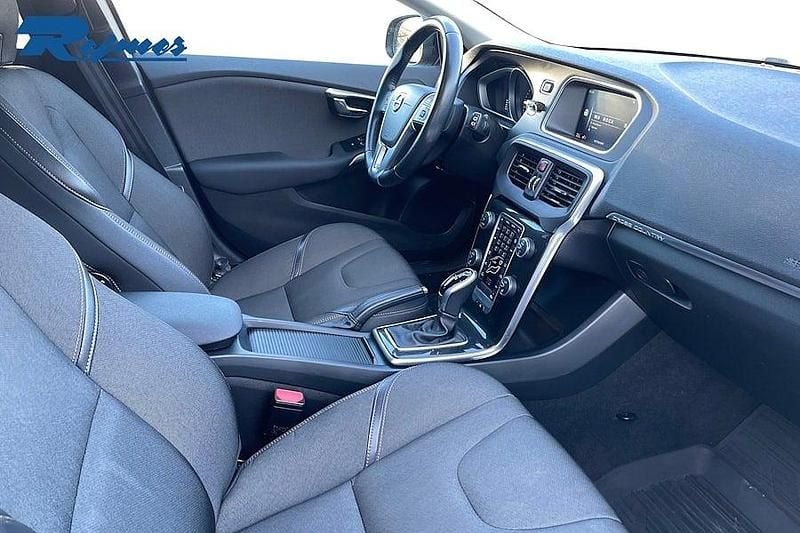 Begagnad Volvo V40 CC Business Edition 150 HK (110 kW) 2017 Rich java metallic Kombi