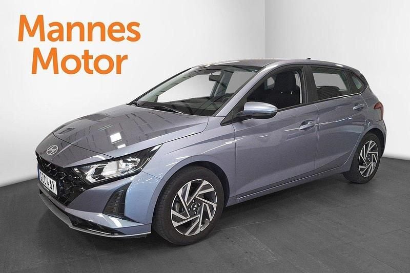 Blå Begagnad 2023 Hyundai i20 Essential Halvkombi | 204 900 kr (Superpris) - Bild 1/4